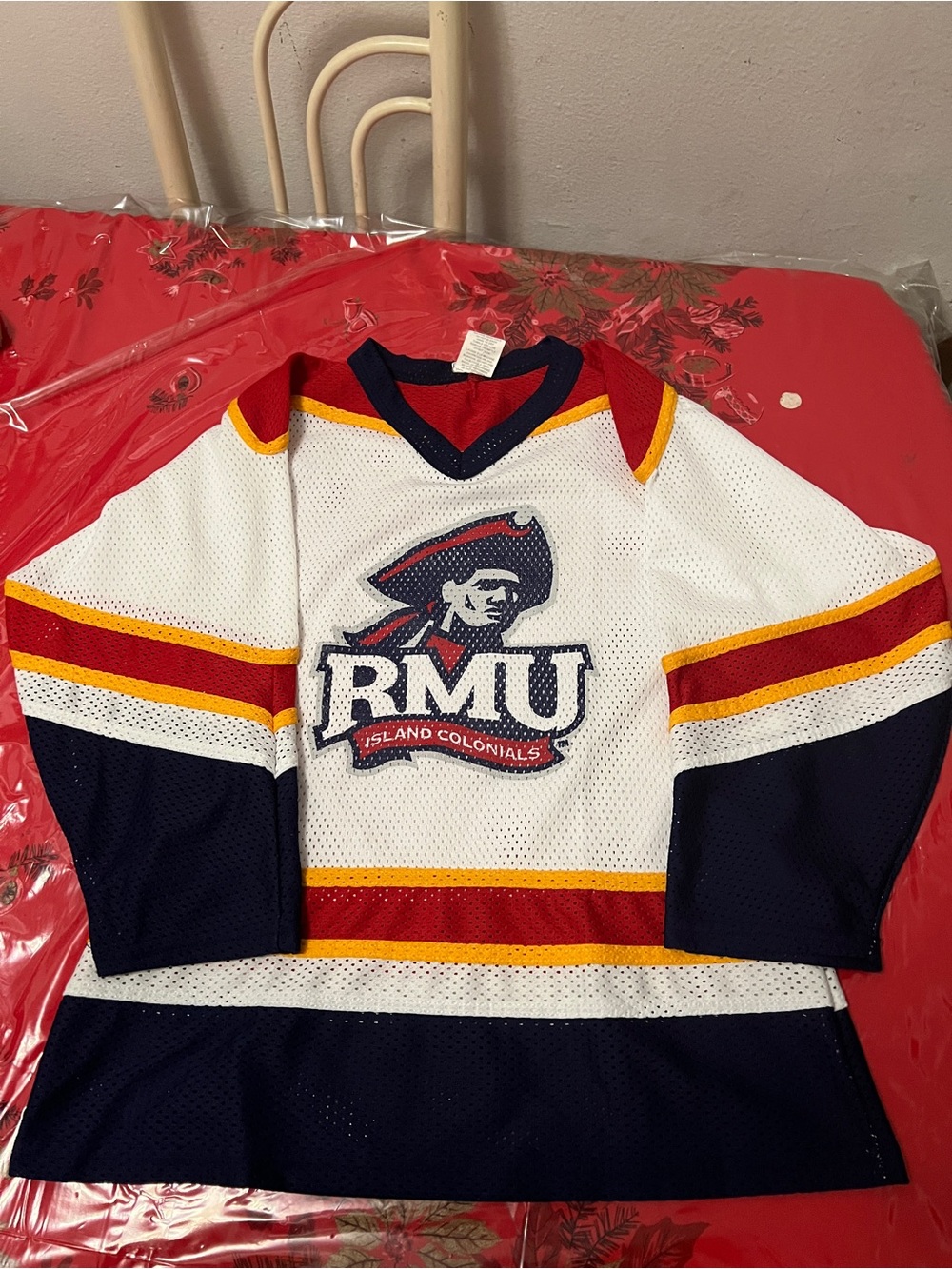 *VTG Robert Morris University Island Colonials Hockey Jersey Youth large